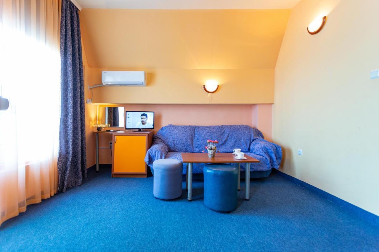 Family Hotel Jemelly Obzor Exterior foto